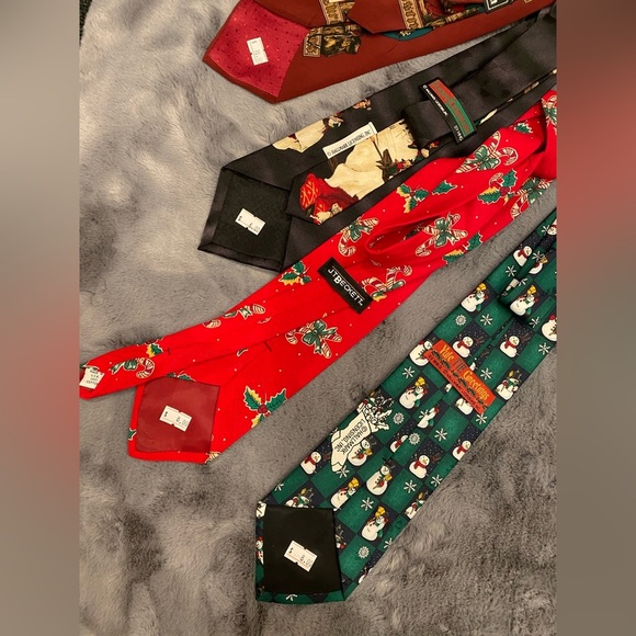 Men Christmas Ties - Variety of brands/styles - Picture 4 of 9